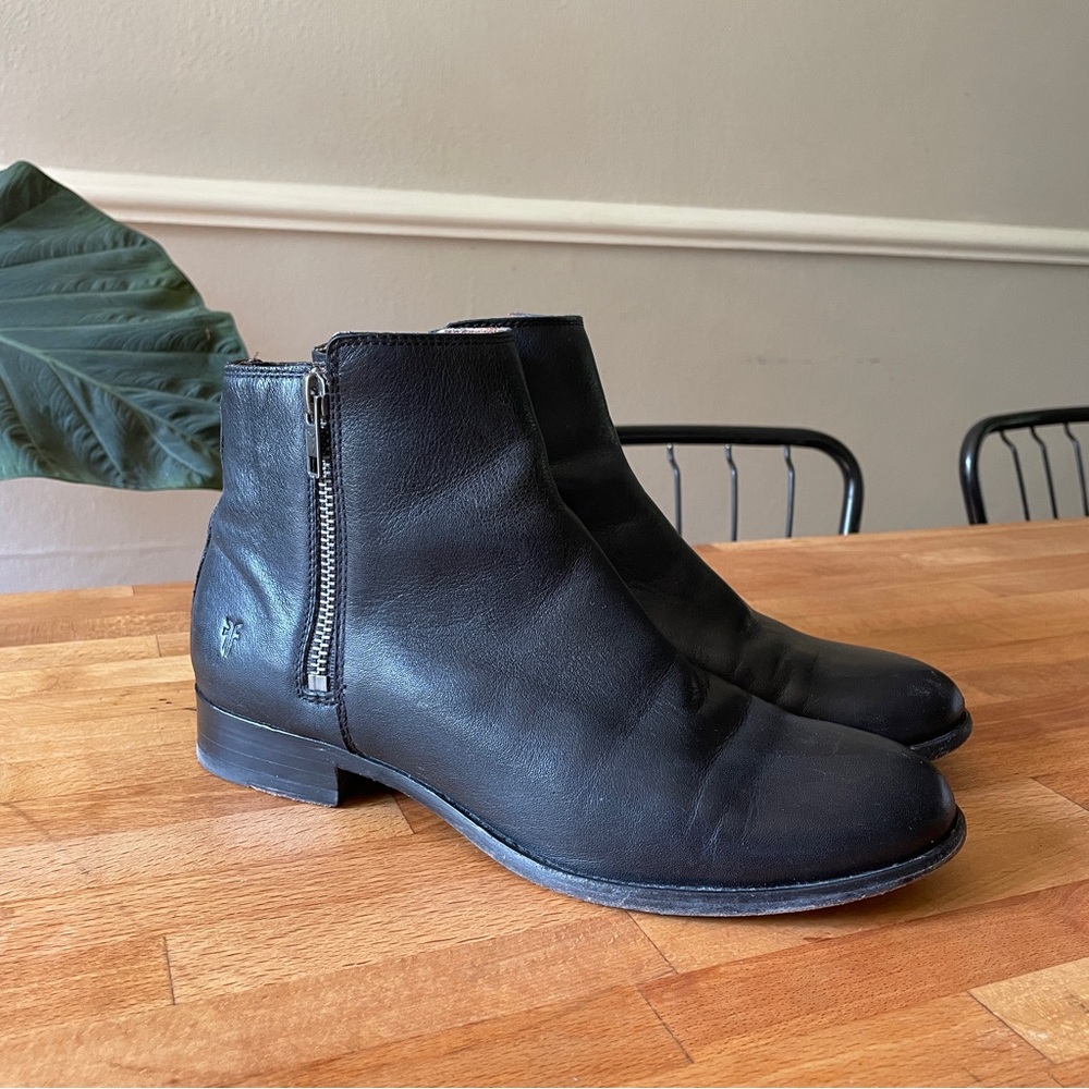 Frye Women’s Carly Double Zip Chelsea Boot